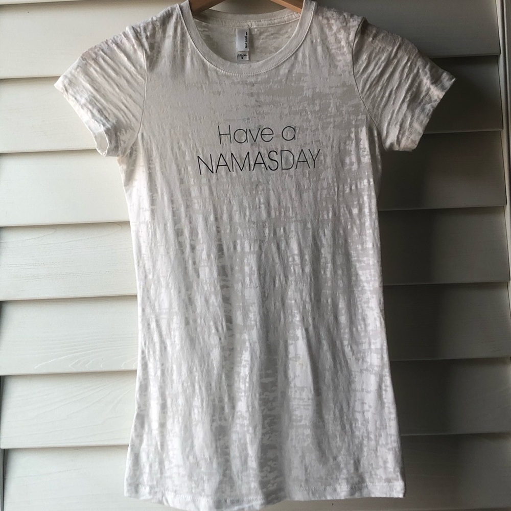 Sporty and zen fitted yoga t-shirt